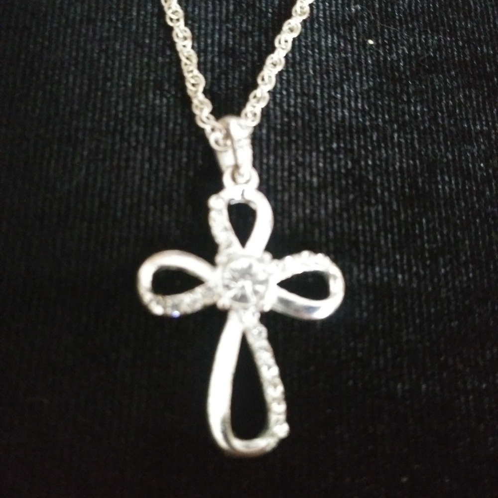 Cross necklace - Picture 2 of 4